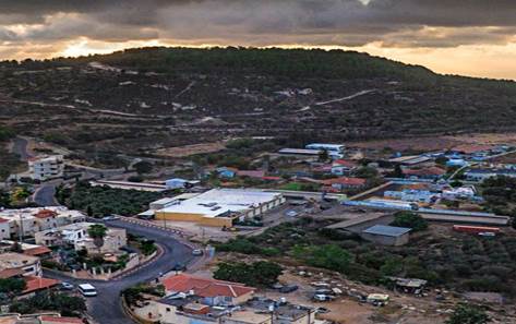 A city with a road and a hill
AI-generated content may be incorrect.